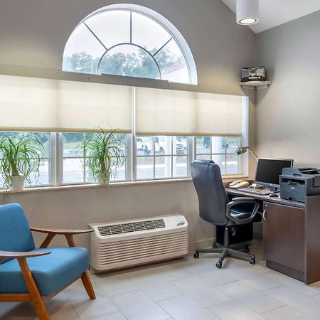 Microtel Inn & Suites By Wyndham Brooksville Ridge Manor Екстериор снимка