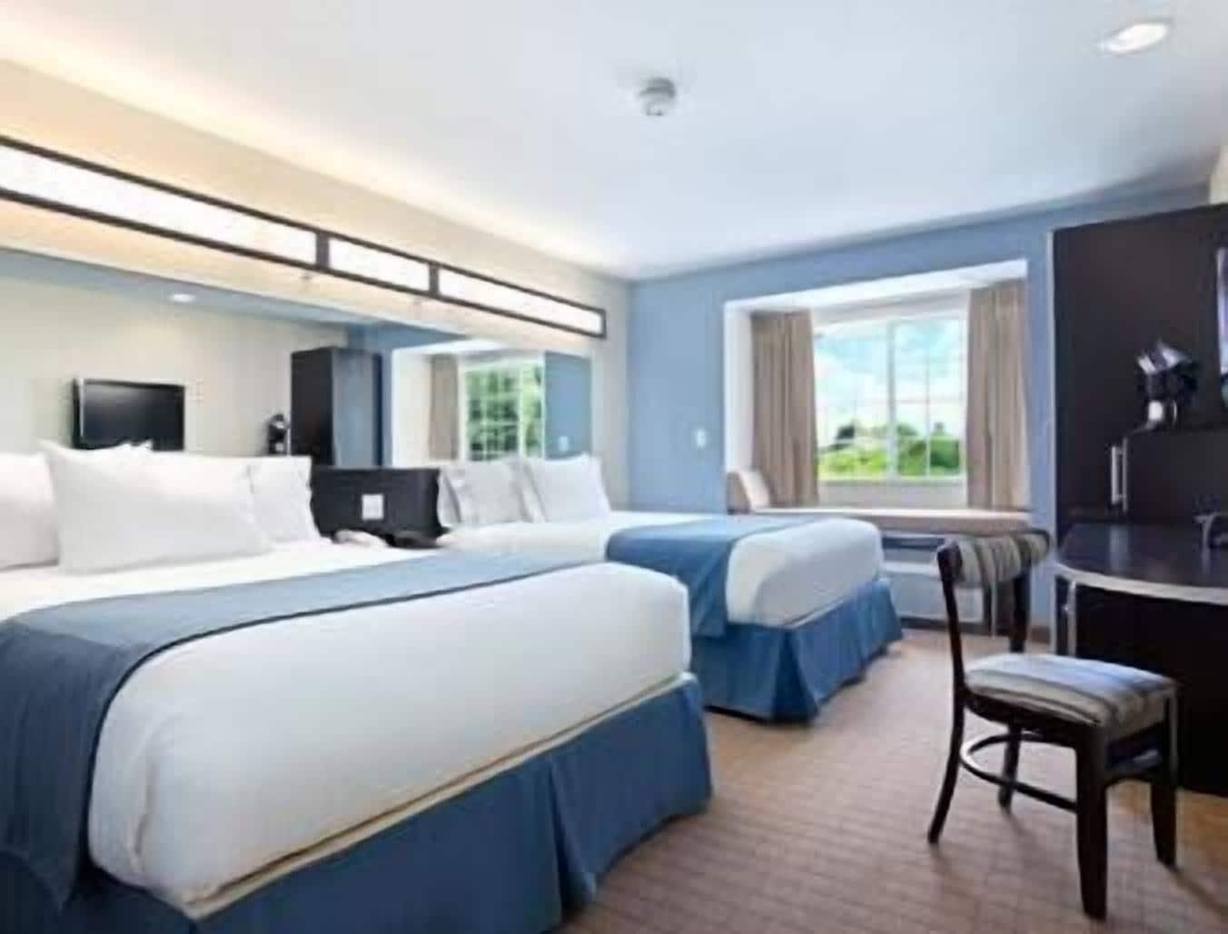 Microtel Inn & Suites By Wyndham Brooksville Ridge Manor Екстериор снимка