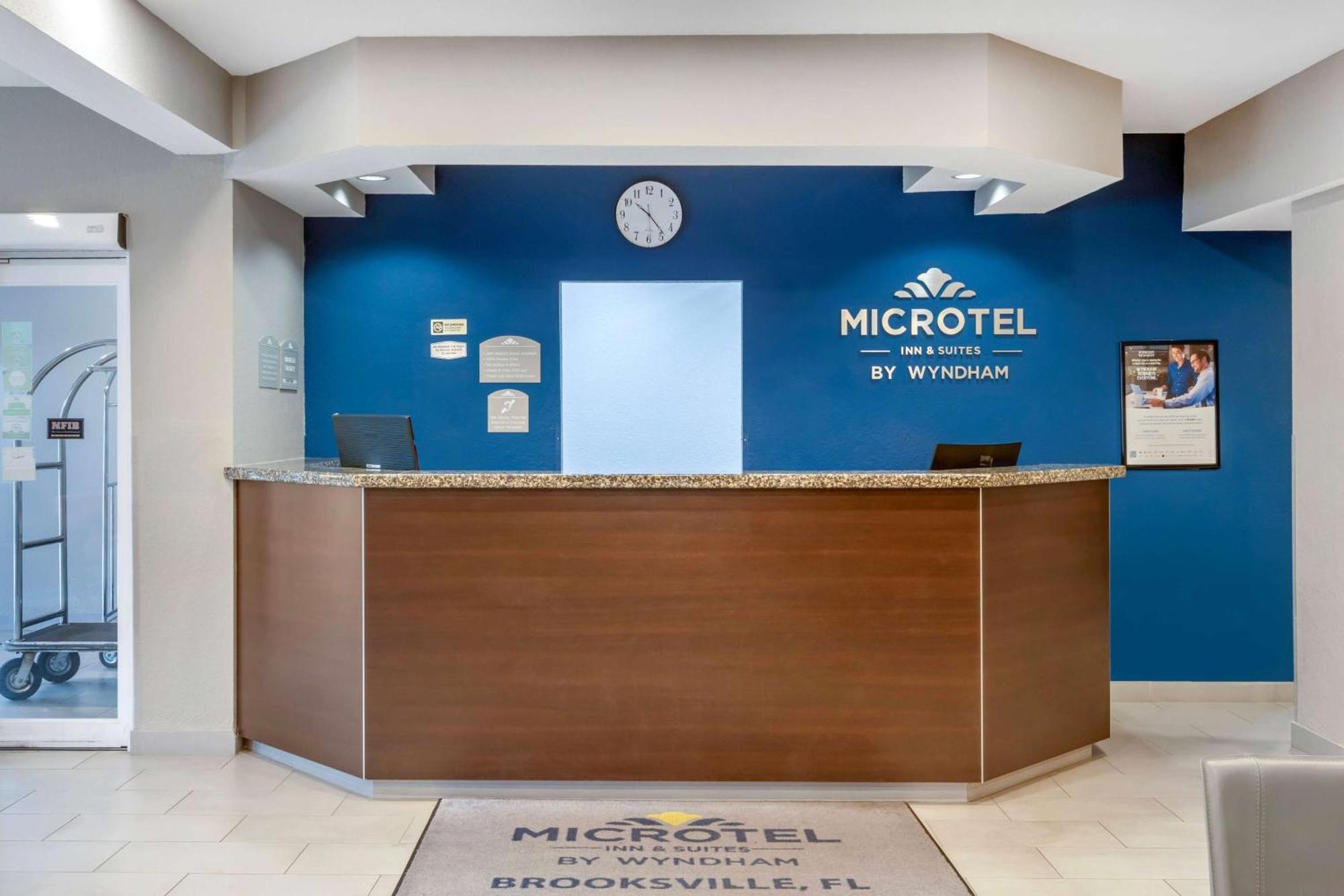 Microtel Inn & Suites By Wyndham Brooksville Ridge Manor Екстериор снимка