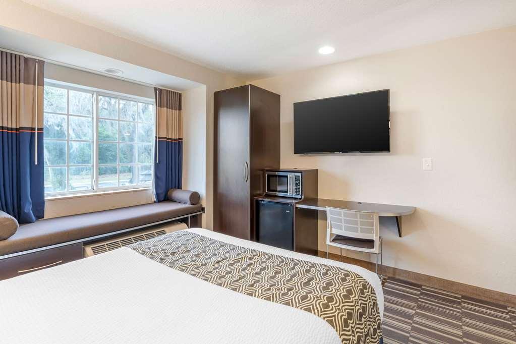 Microtel Inn & Suites By Wyndham Brooksville Ridge Manor Стая снимка