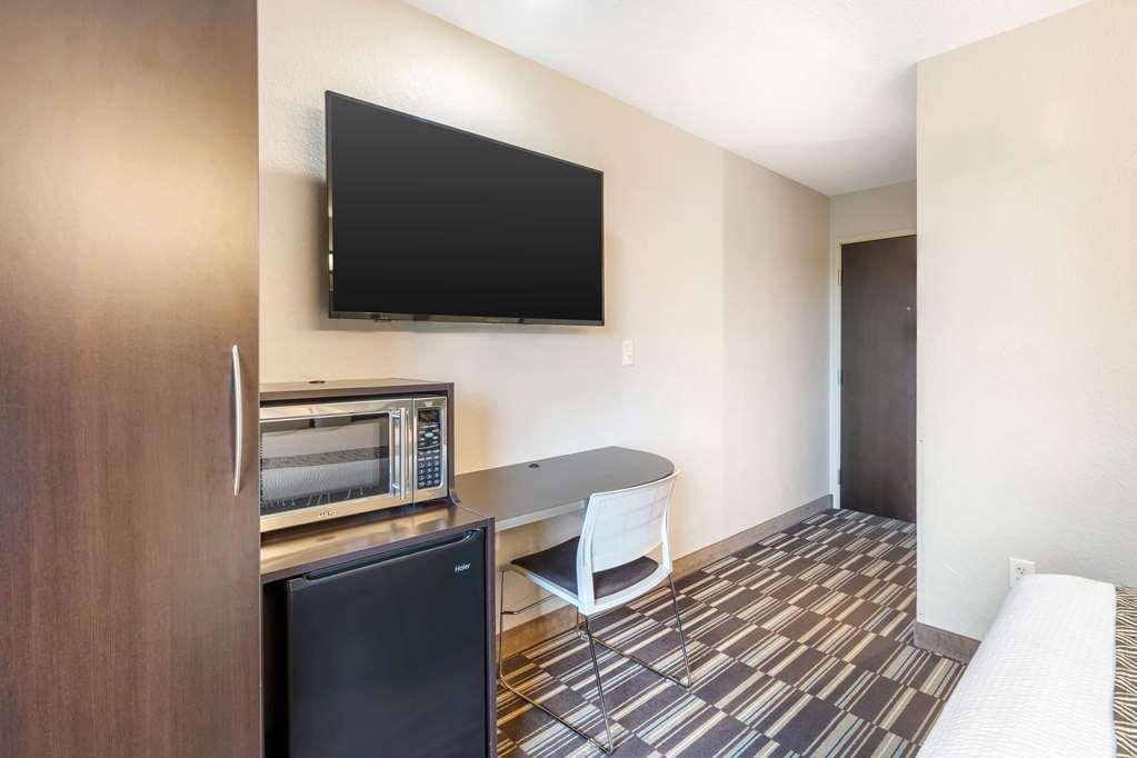 Microtel Inn & Suites By Wyndham Brooksville Ridge Manor Стая снимка