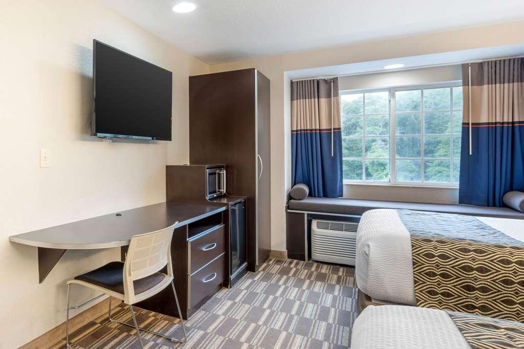 Microtel Inn & Suites By Wyndham Brooksville Ridge Manor Стая снимка