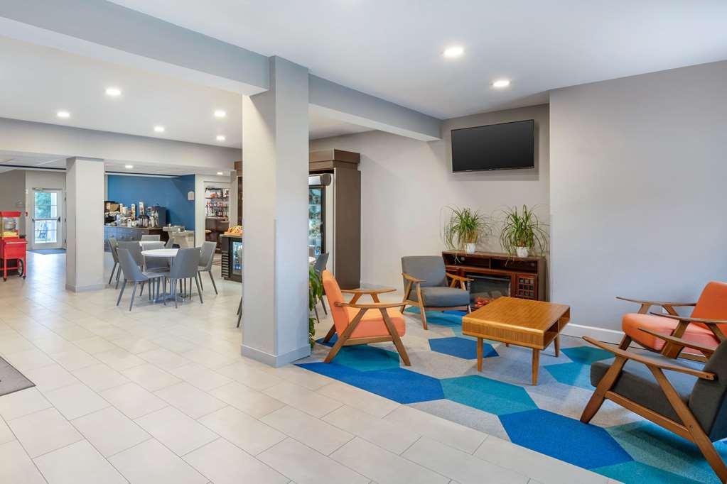 Microtel Inn & Suites By Wyndham Brooksville Ridge Manor Интериор снимка